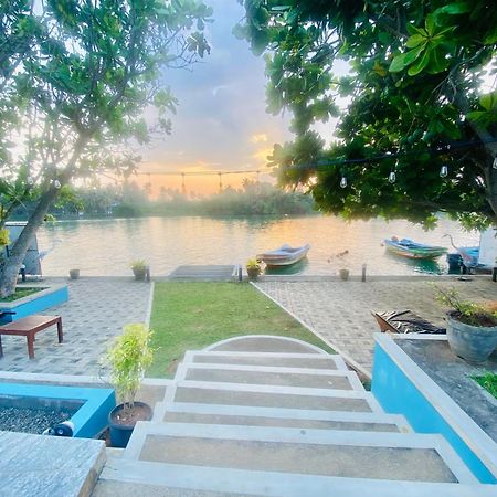 Villa Riverside Aluthgama Exteriör bild