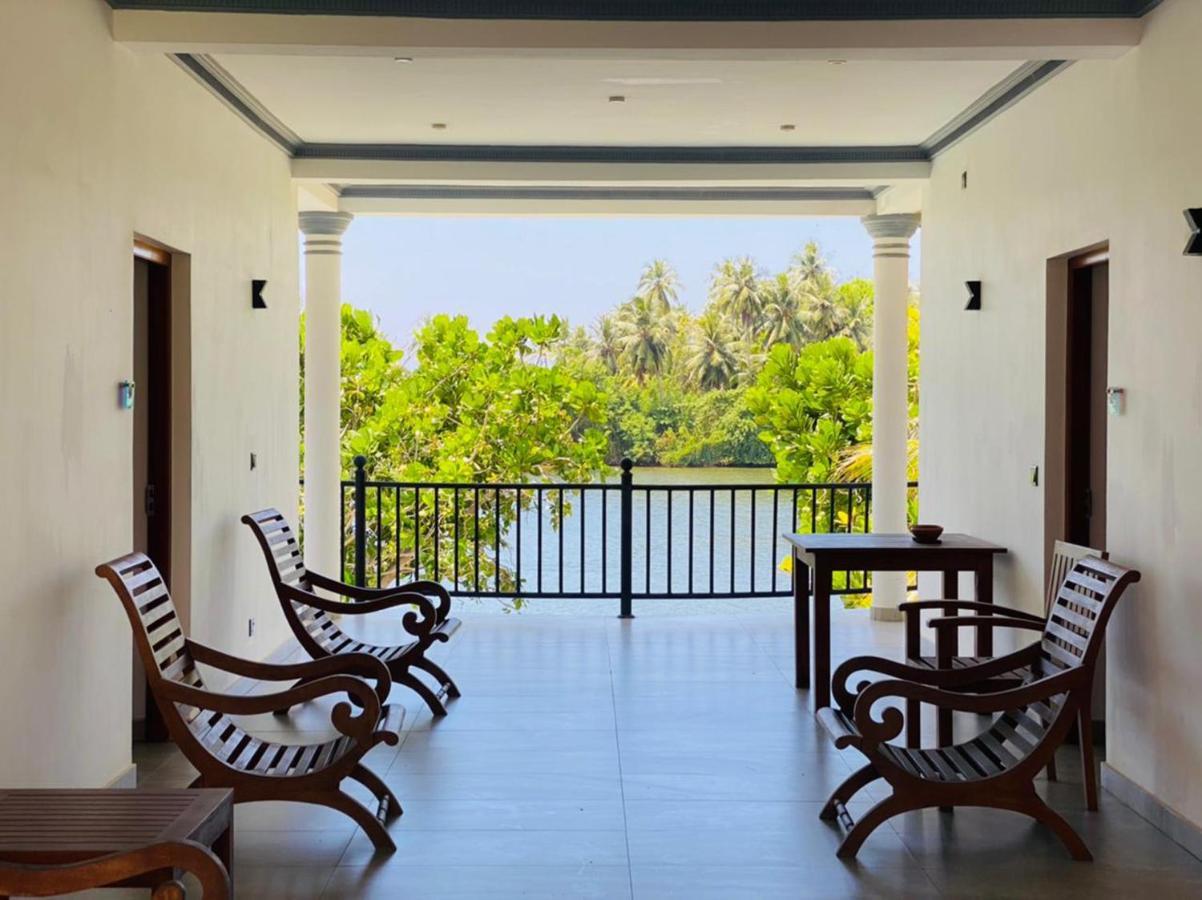 Villa Riverside Aluthgama Exteriör bild