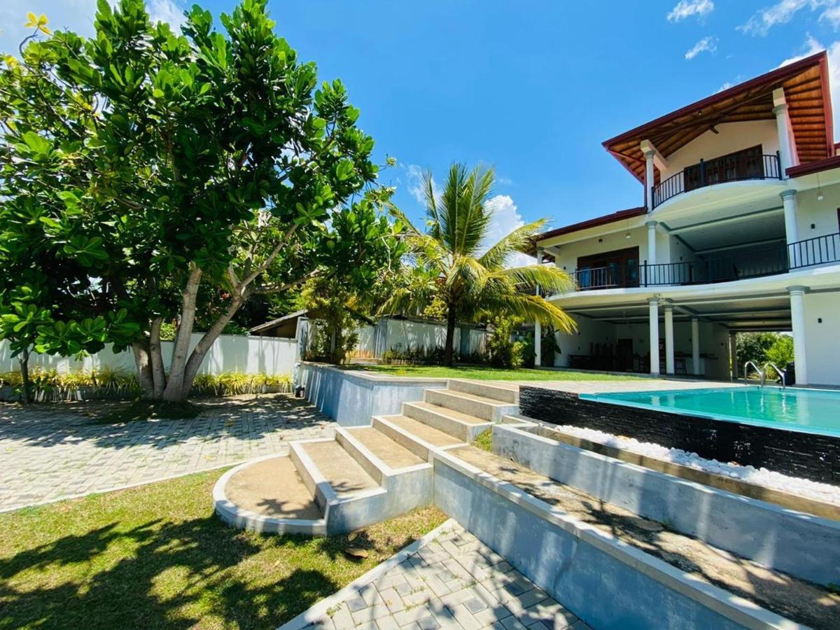 Villa Riverside Aluthgama Exteriör bild