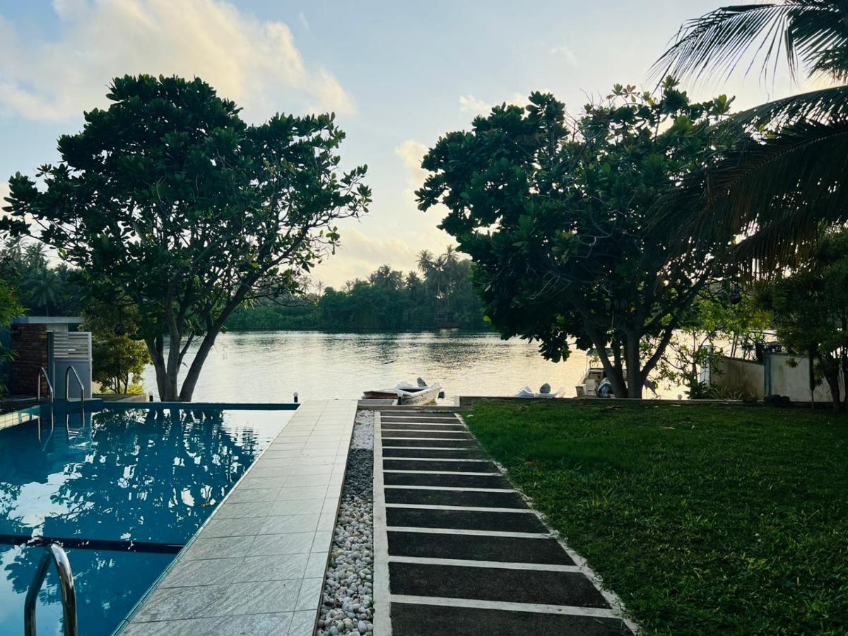 Villa Riverside Aluthgama Exteriör bild