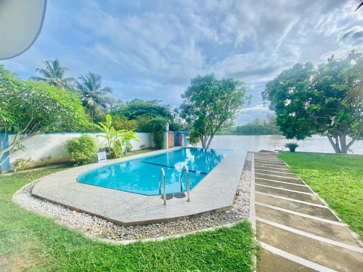 Villa Riverside Aluthgama Exteriör bild