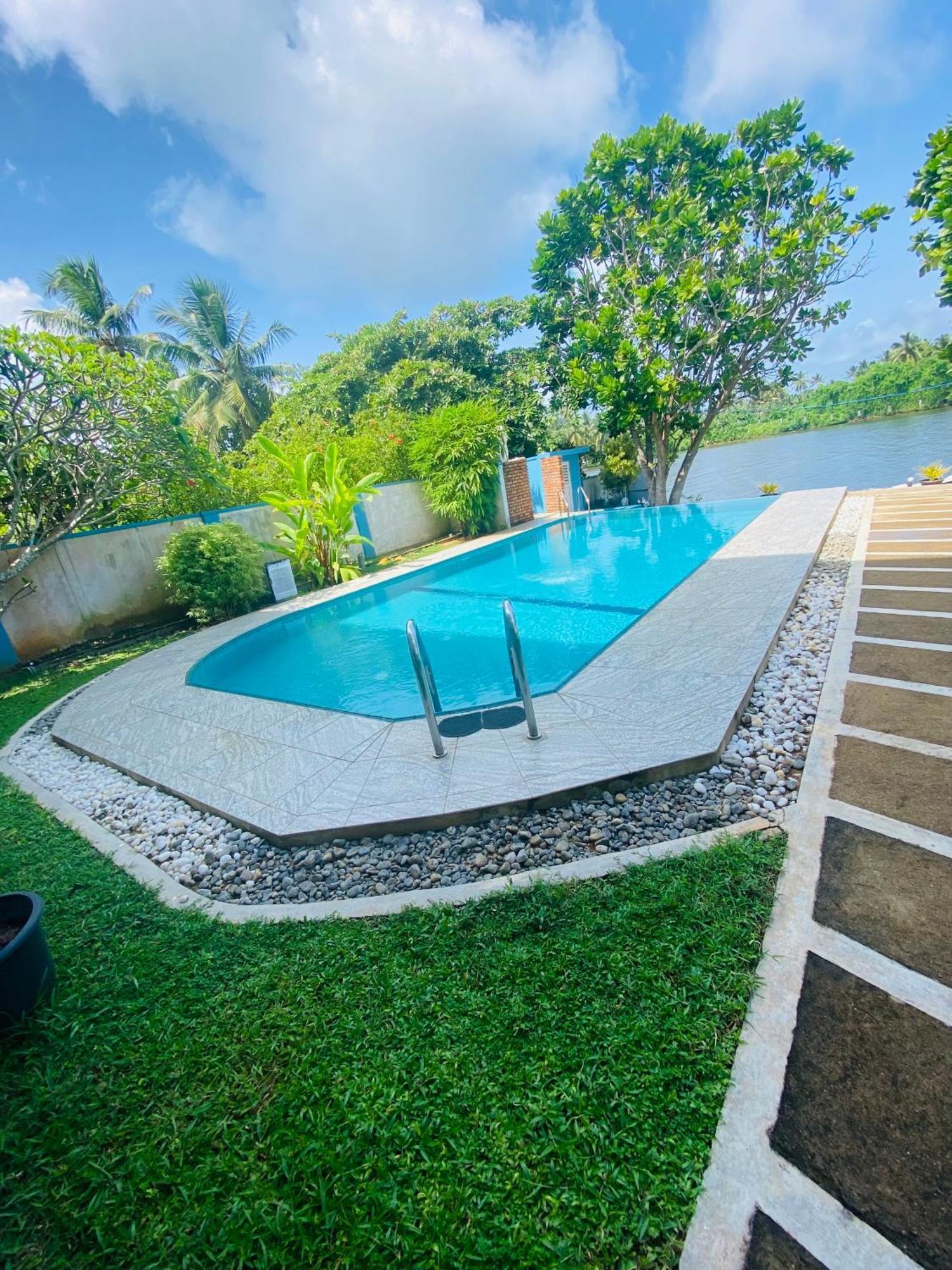 Villa Riverside Aluthgama Exteriör bild